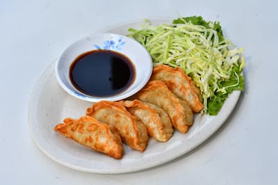 辣酱蘸饺子